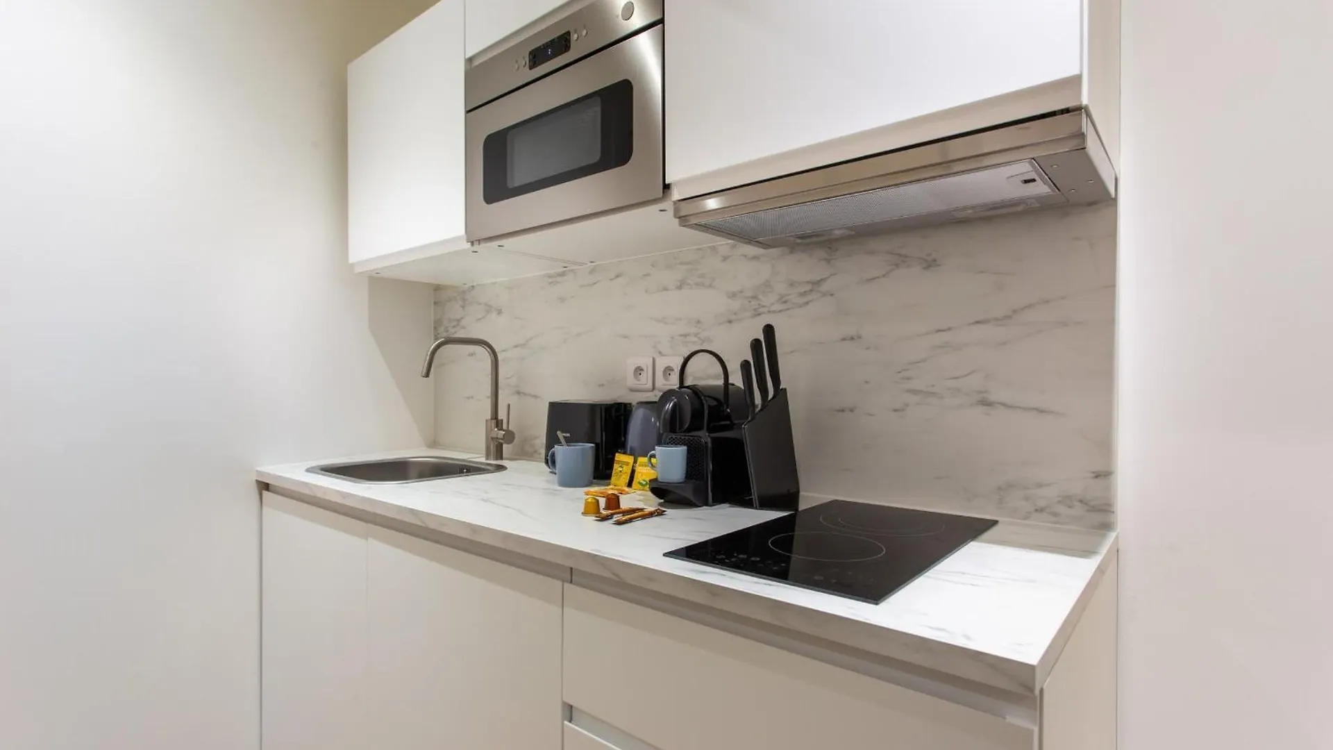 Bright And Cosy Sacre Coeur Apartment