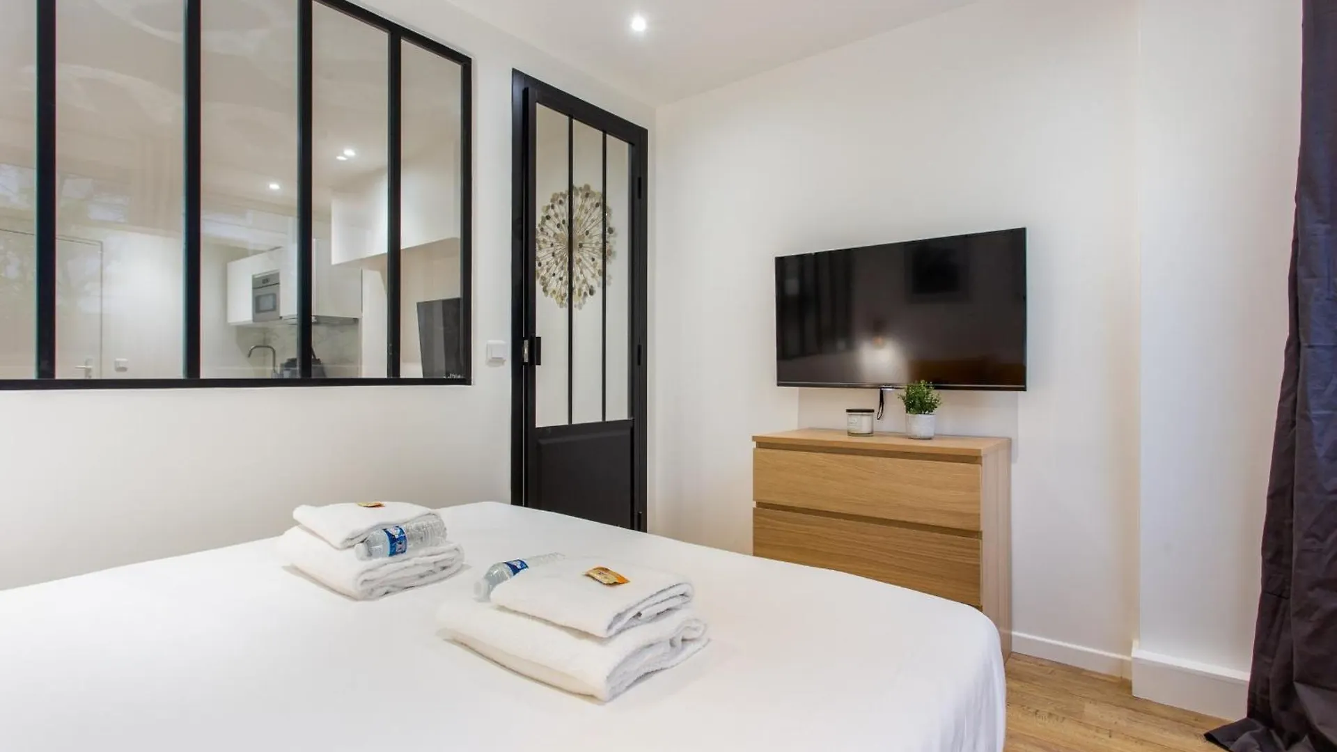 Bright And Cosy Sacre Coeur Apartment Paris